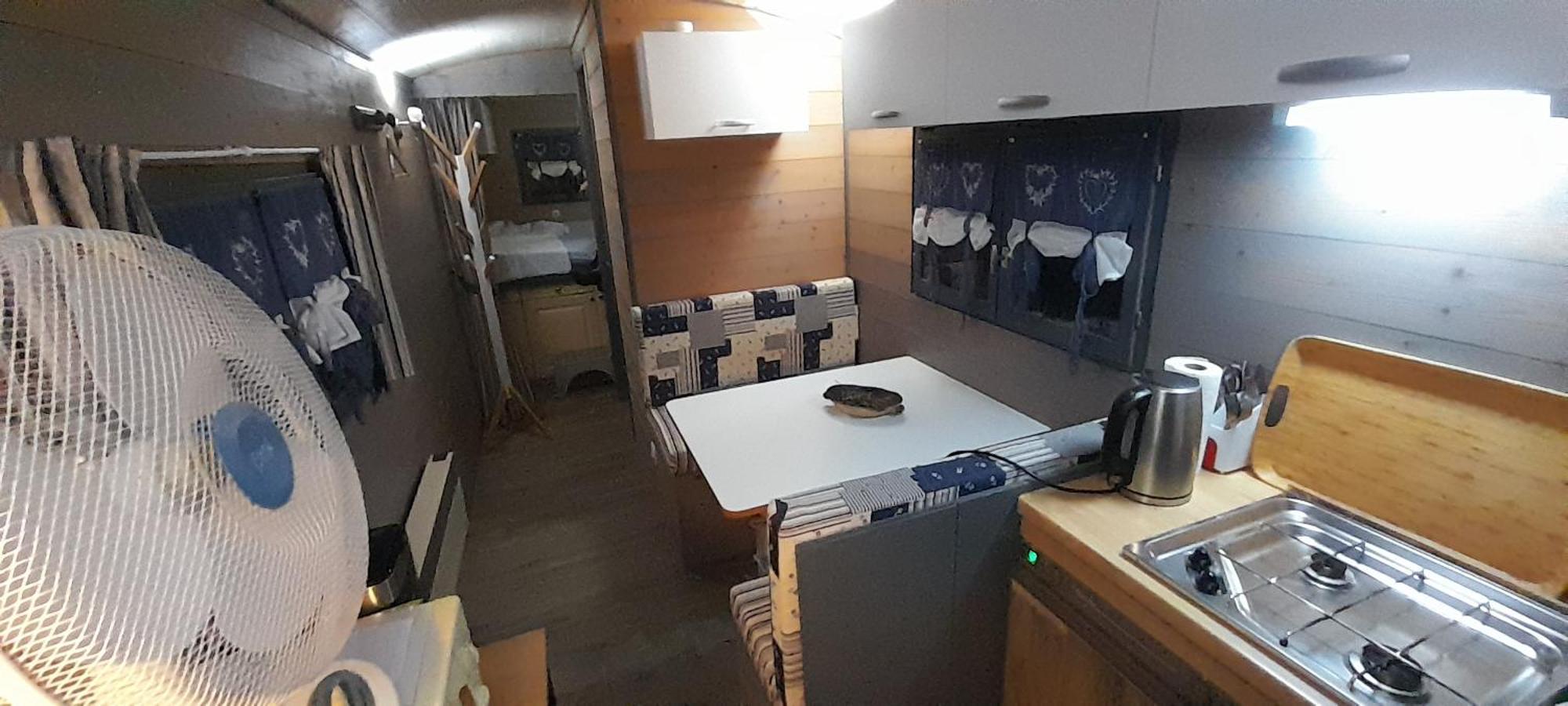 Location Type Gite, Chambre D'Hote, Meuble De Tourisme Dans Joli Petit Chalet Typique Et Ou Jolie Roulotte Type Boheme Waldighoffen Exterior foto