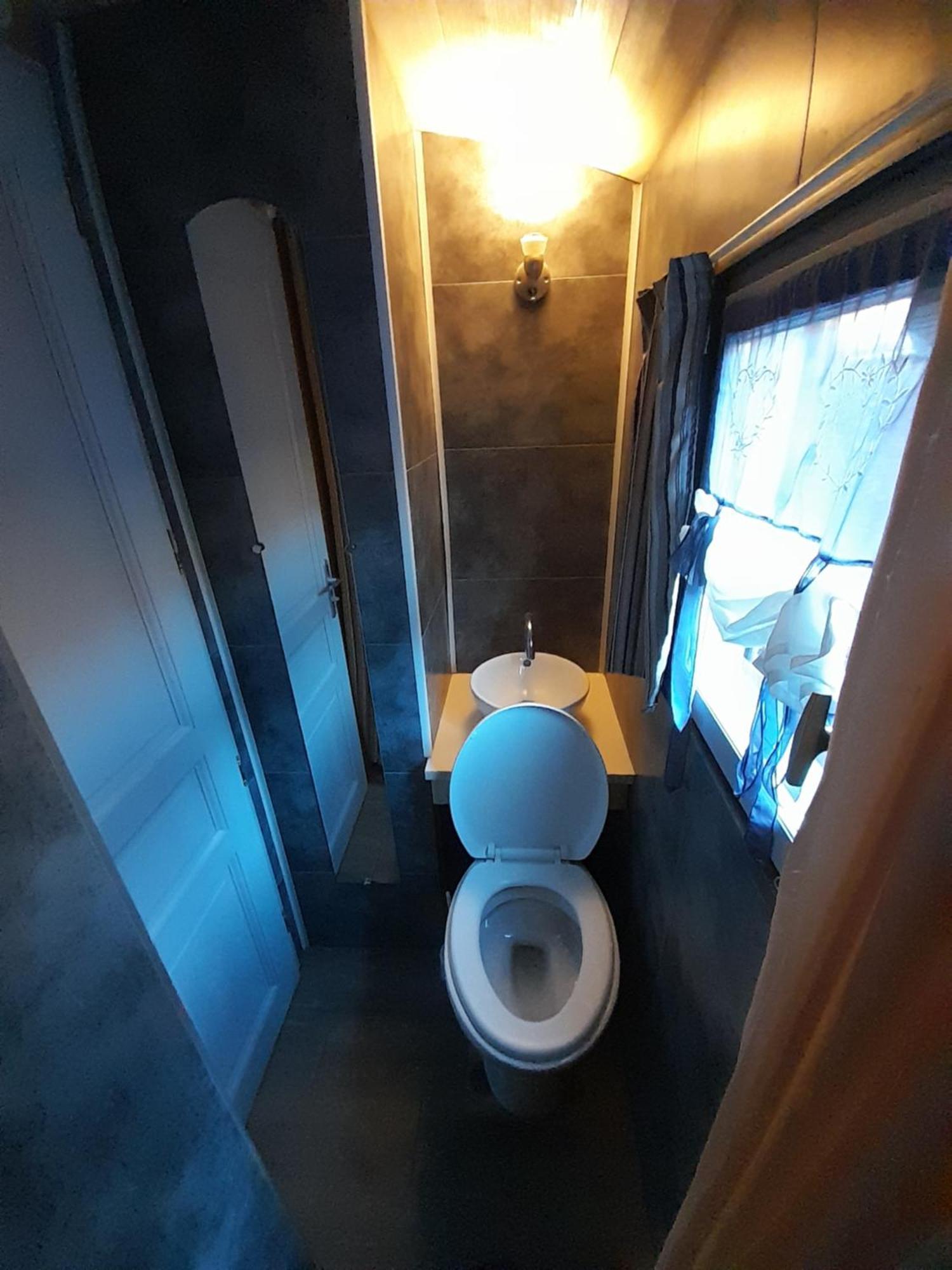 Location Type Gite, Chambre D'Hote, Meuble De Tourisme Dans Joli Petit Chalet Typique Et Ou Jolie Roulotte Type Boheme Waldighoffen Exterior foto
