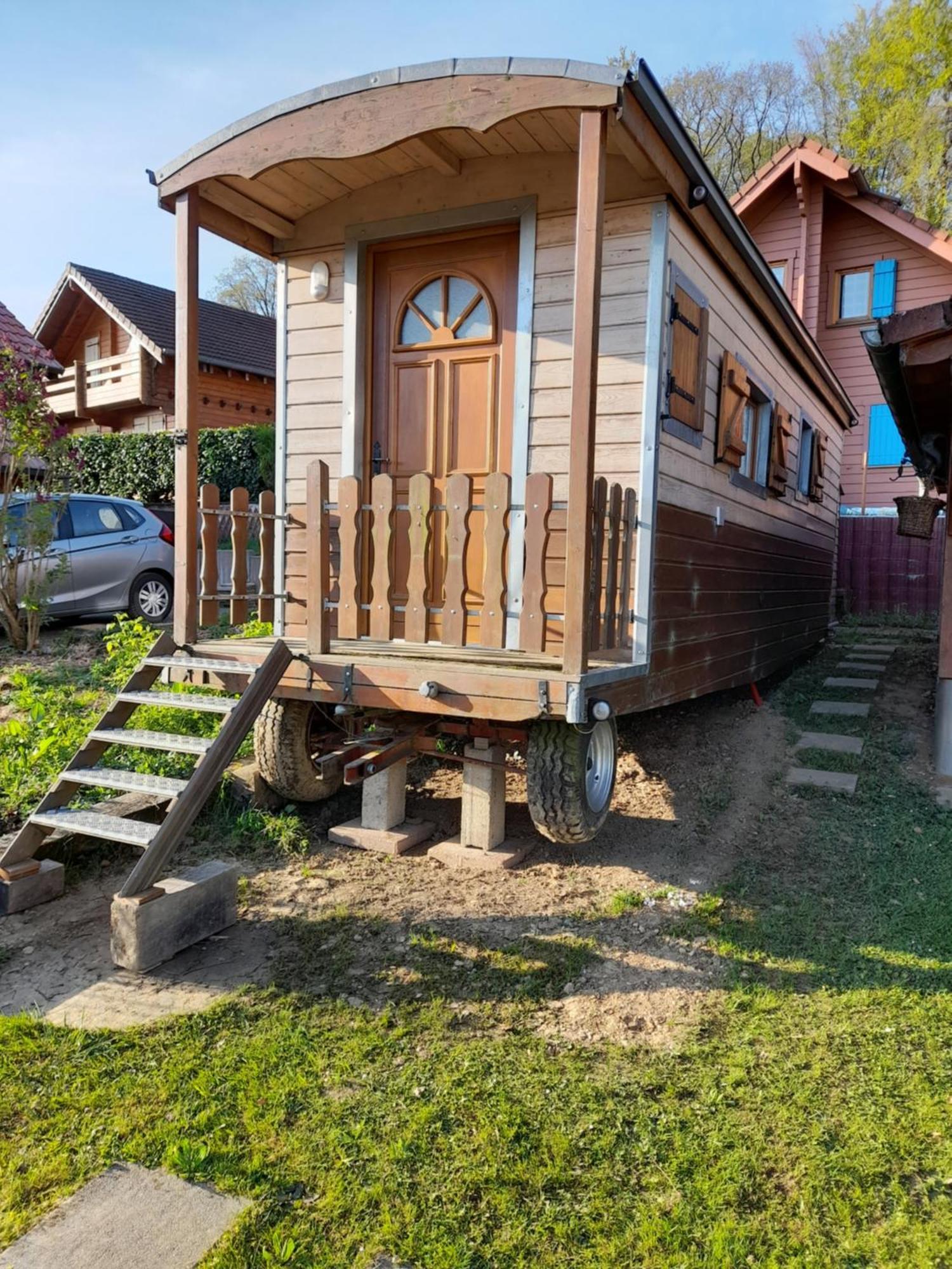 Location Type Gite, Chambre D'Hote, Meuble De Tourisme Dans Joli Petit Chalet Typique Et Ou Jolie Roulotte Type Boheme Waldighoffen Exterior foto